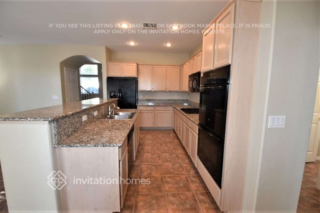 4829 Soaring Springs Ave - Photo 7 of 22