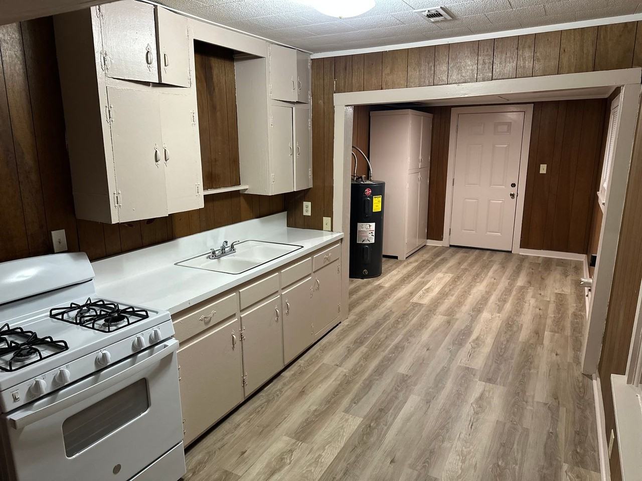 1611 Sisco Ave - Photo 2 of 18