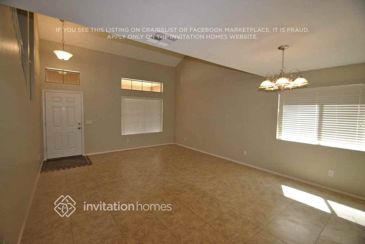 2528 W Prospector Way - Photo 2 of 11