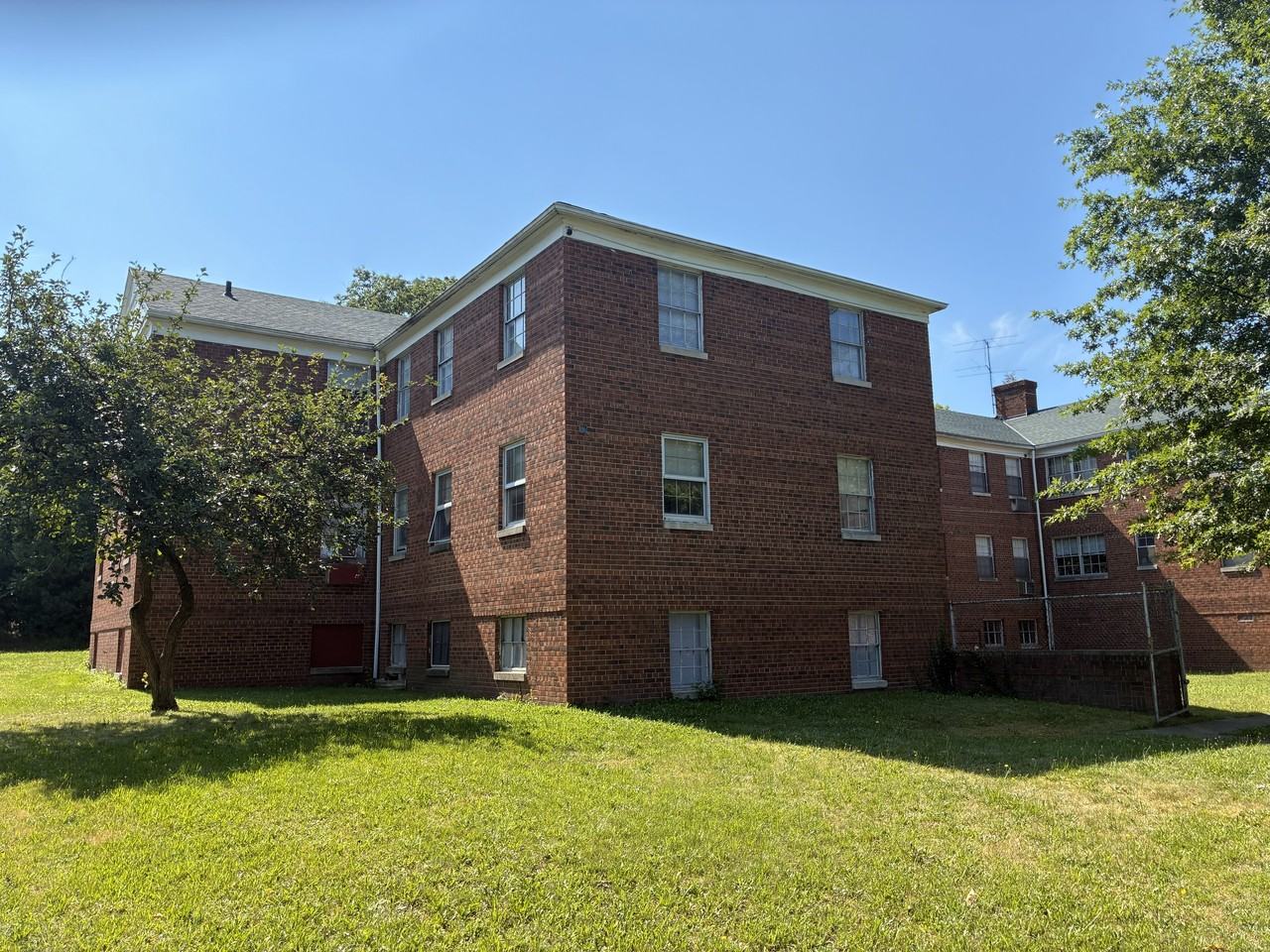 1876 Forest Hills Blvd #876-4 - Photo 3 of 16