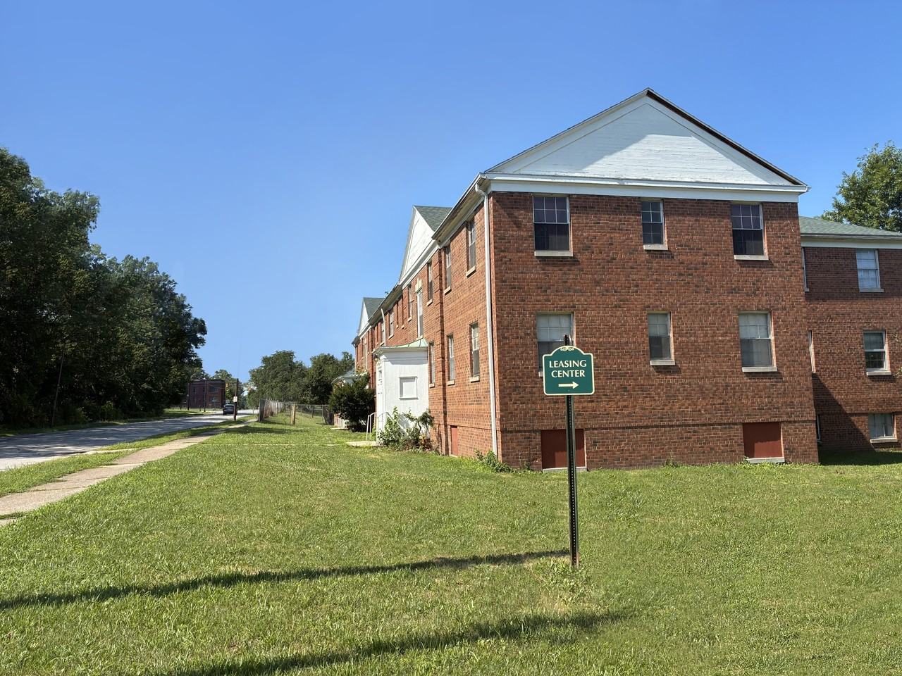 1876 Forest Hills Blvd #876-4 - Photo 4 of 16