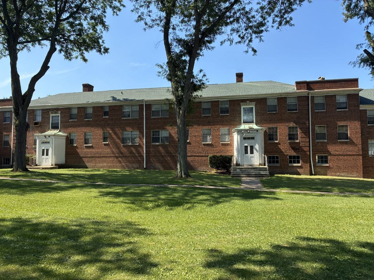 1876 Forest Hills Blvd #876-4 - Photo 5 of 16