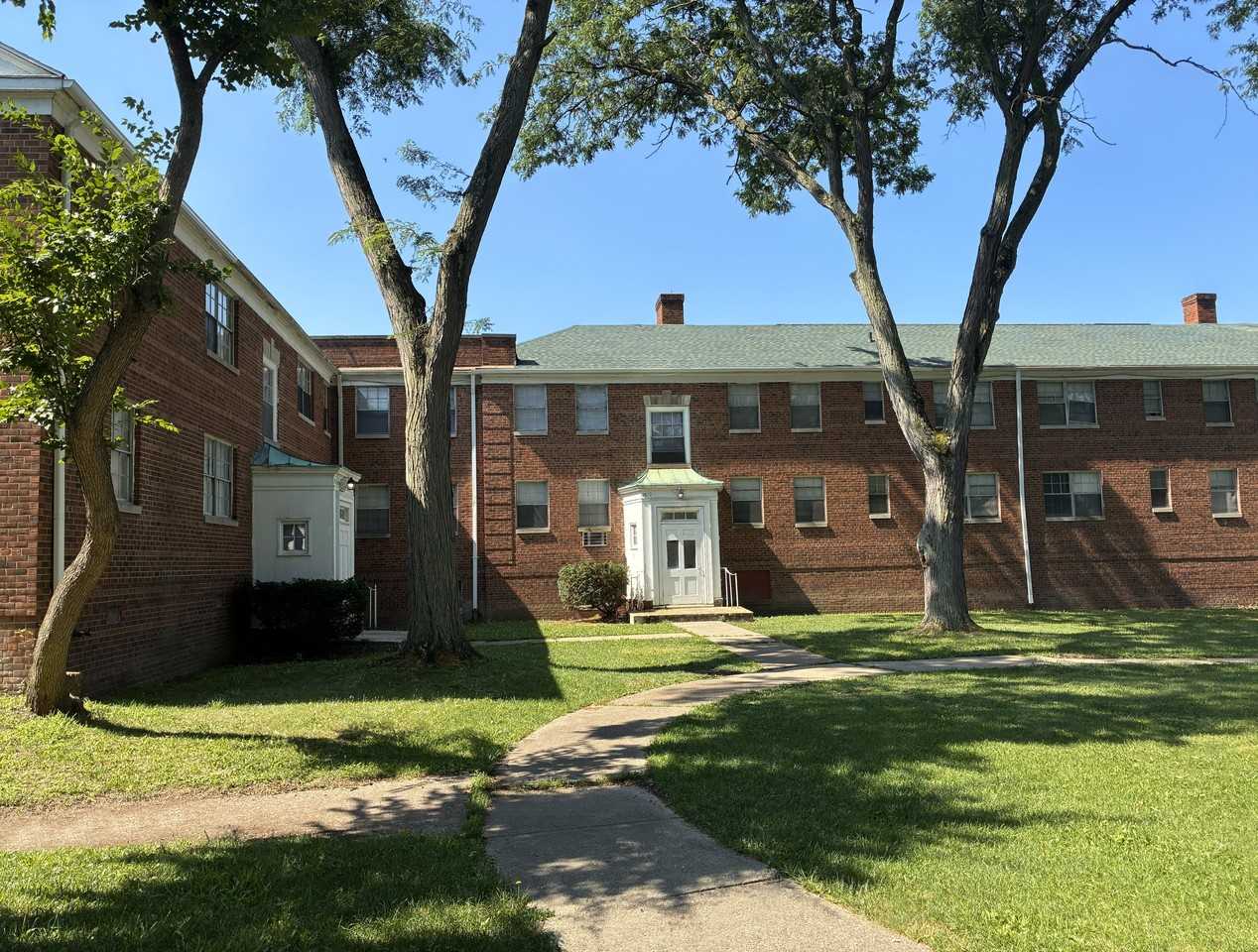 1876 Forest Hills Blvd #876-4 - Photo 6 of 16