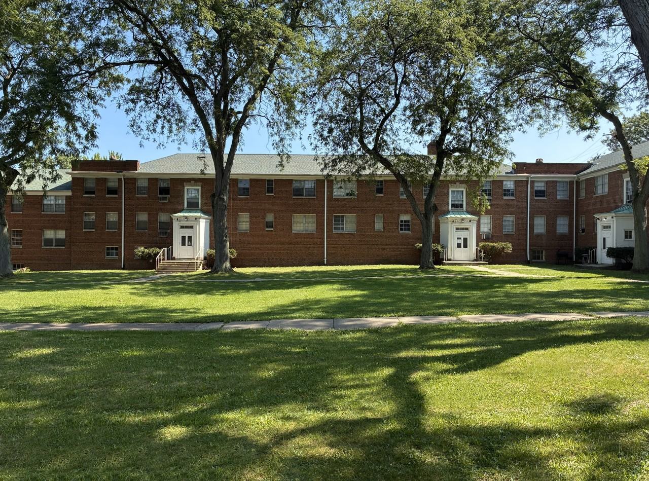 1876 Forest Hills Blvd #876-4 - Photo 7 of 16