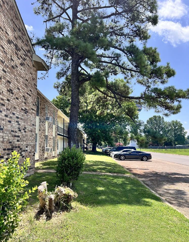 905 Deaunta Farrow St Bldg 8 #437 - Photo 3 of 12