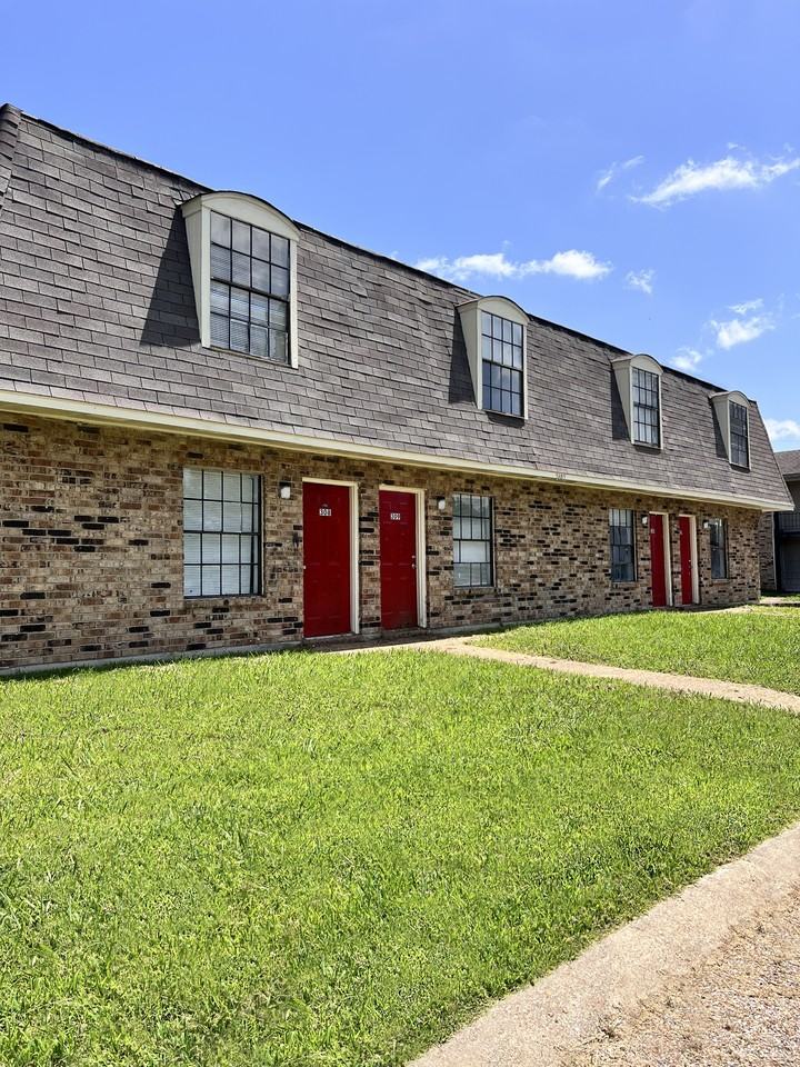 905 Deaunta Farrow St Bldg 8 #437 - Photo 4 of 12