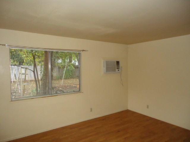 1240 Chestnut St #B - Photo 5 of 8