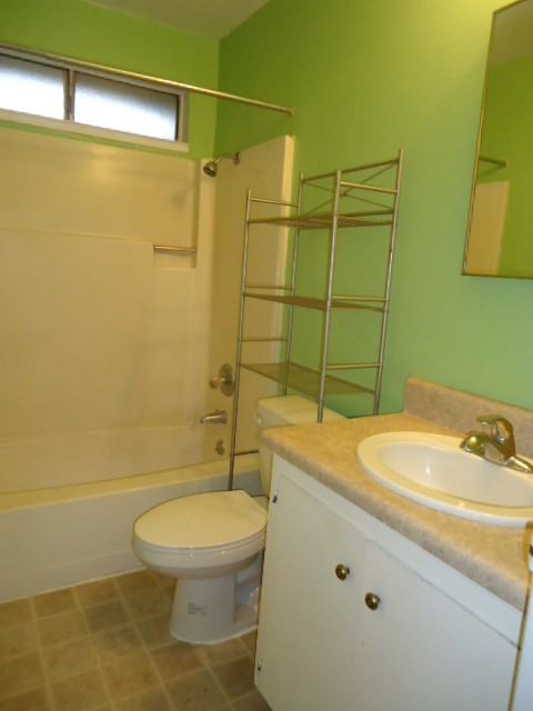 1240 Chestnut St #B - Photo 7 of 8