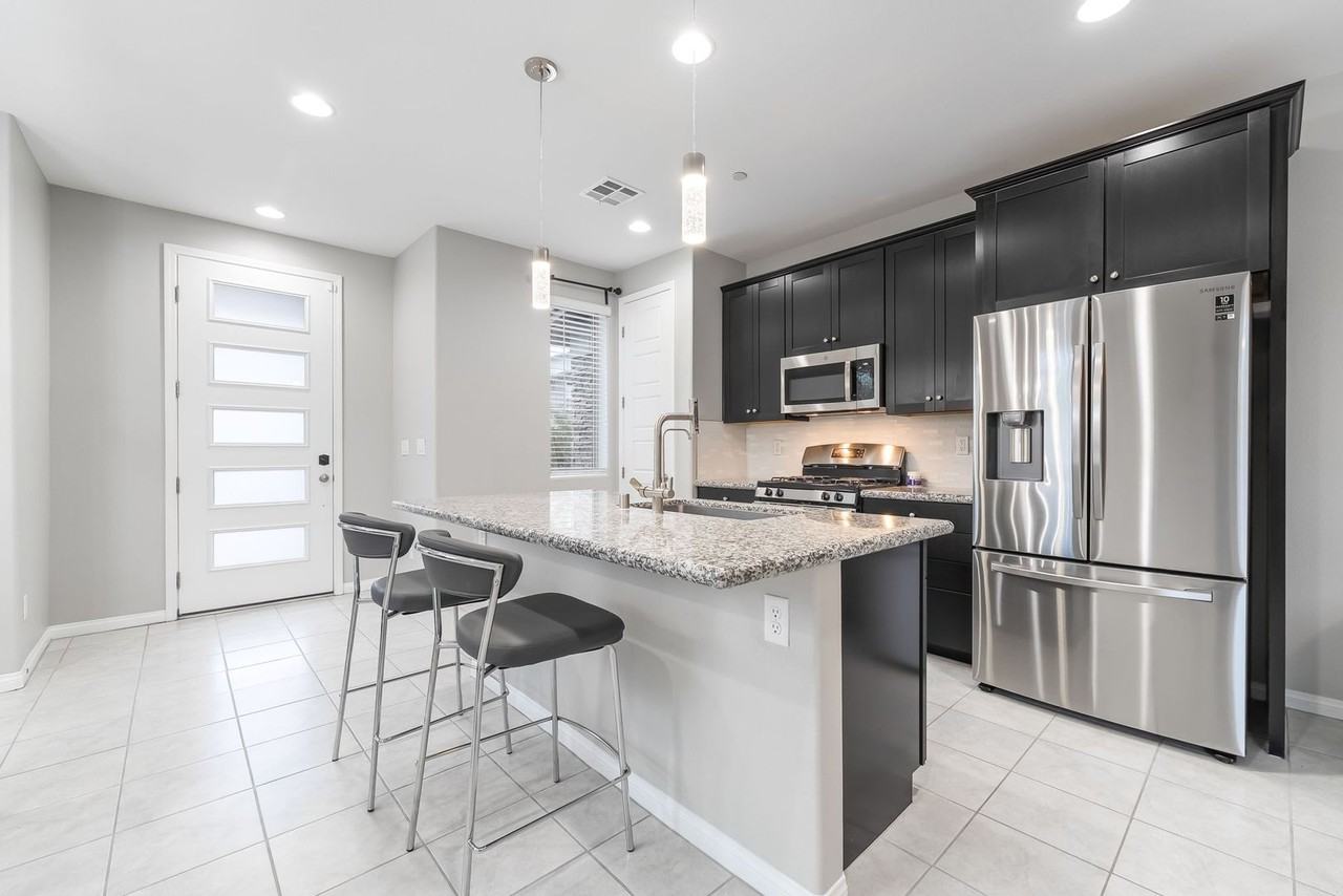 790 Cottonwood Hill Pl - Photo 3 of 17