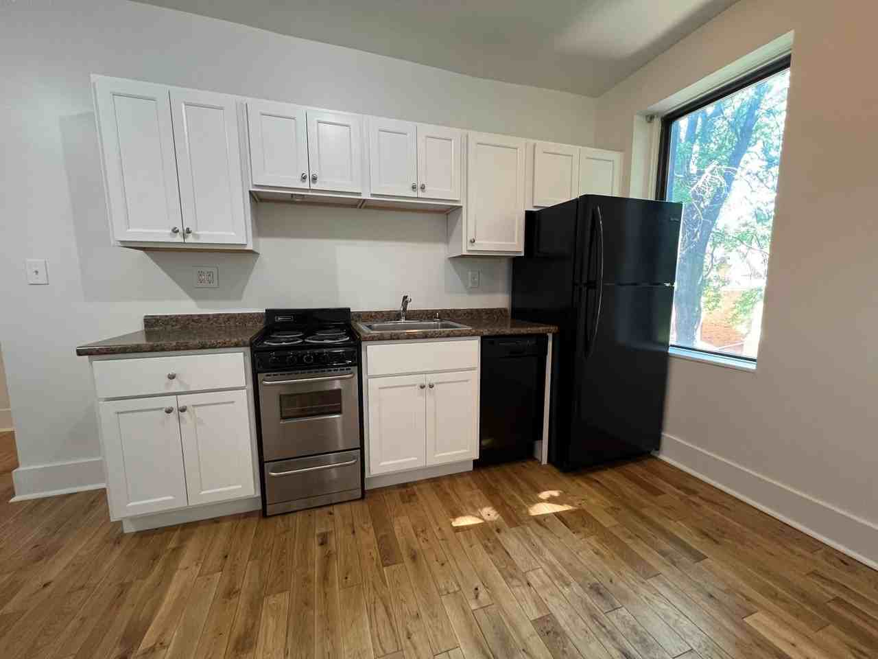 213 S. Aiken Avenue - Photo 2 of 17