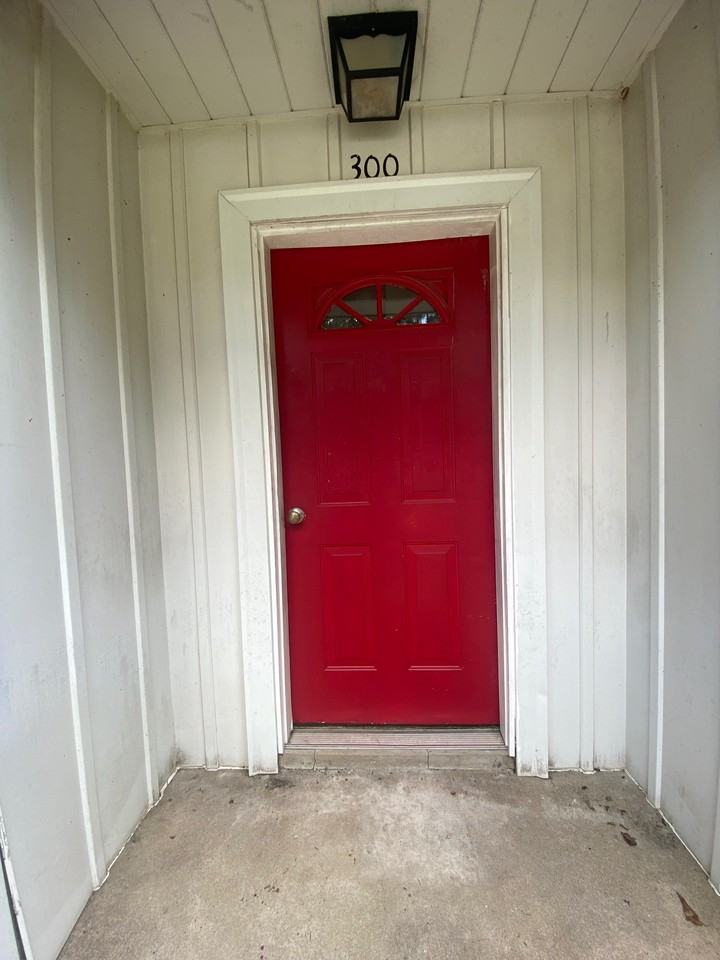 300 Cherry Hill DriveApt 6 #6 - Photo 2 of 16