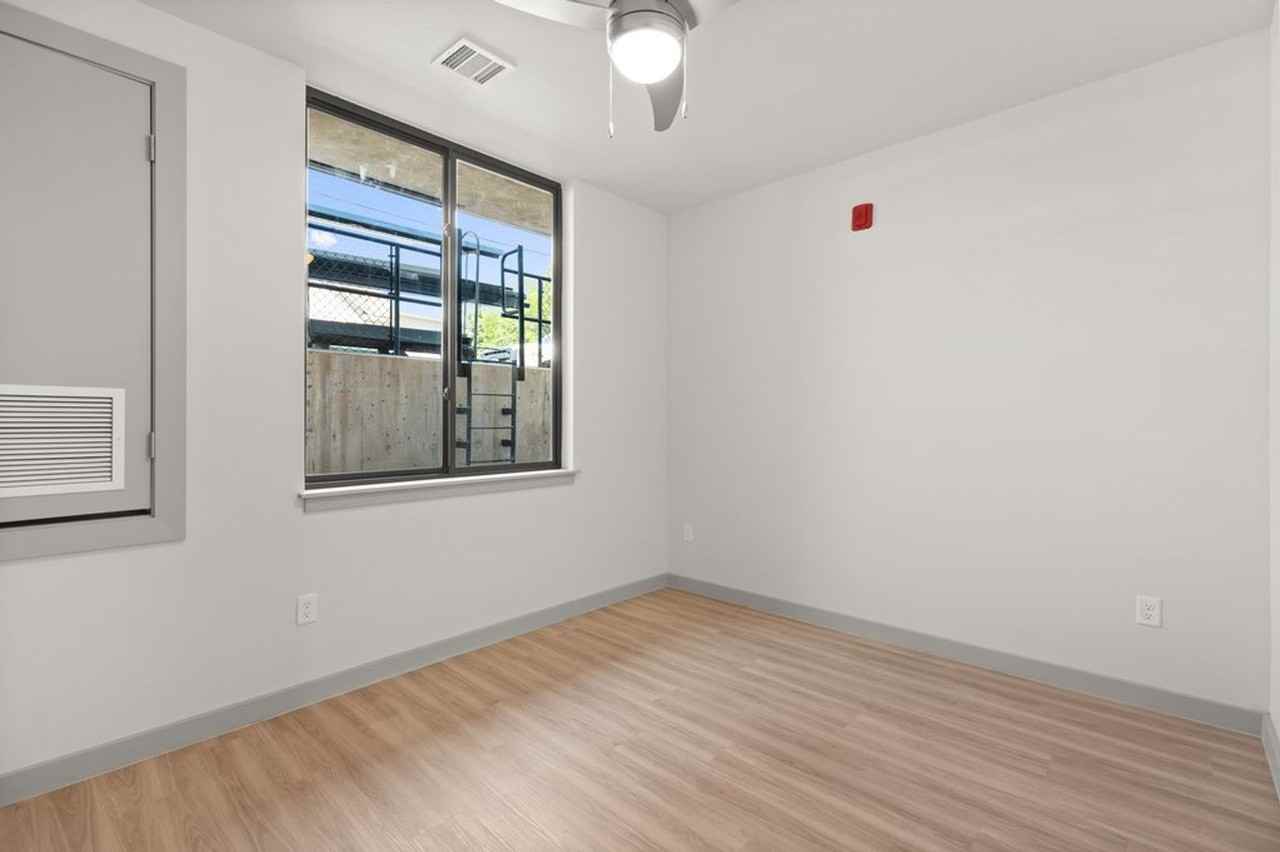 1127 Alderson Ave #105 - Photo 5 of 10