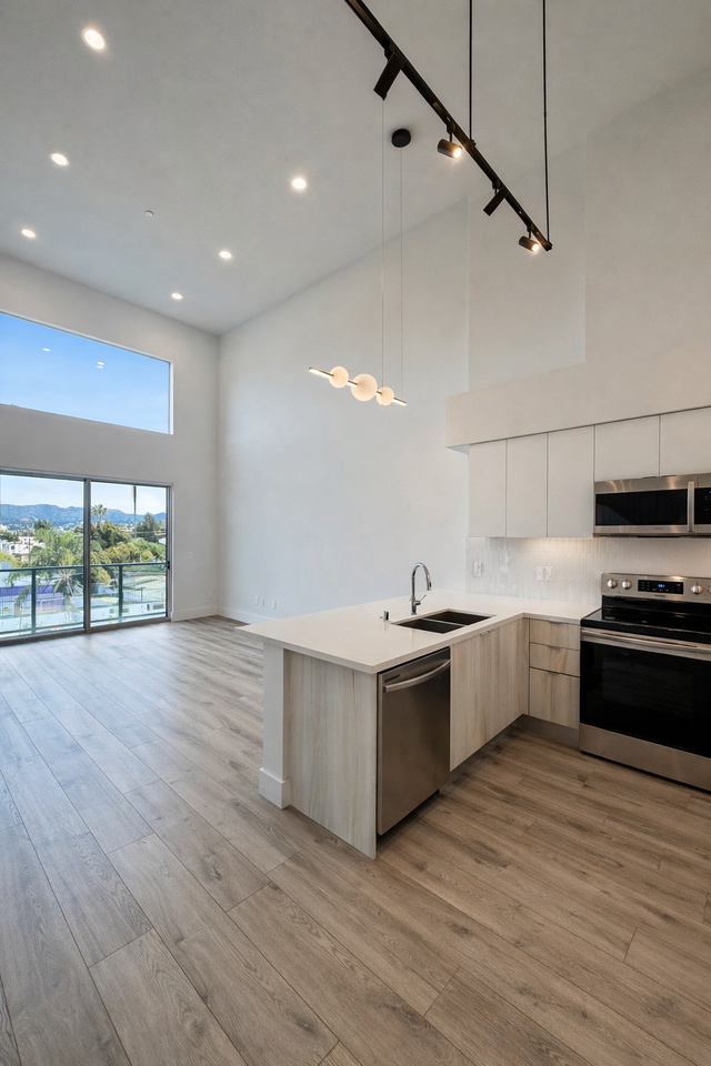 6535 Melrose Ave #410