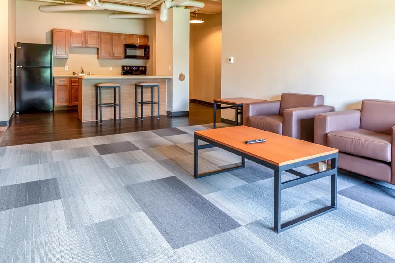 234 N Prince St - Photo 4 of 17