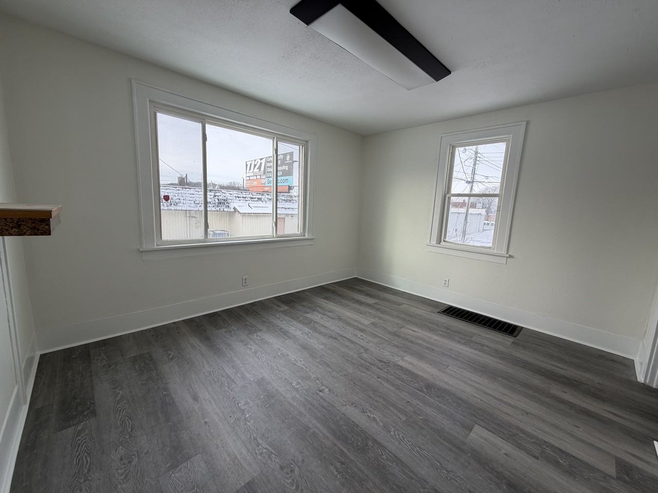 111 E Eckman St #NA - Photo 4 of 13