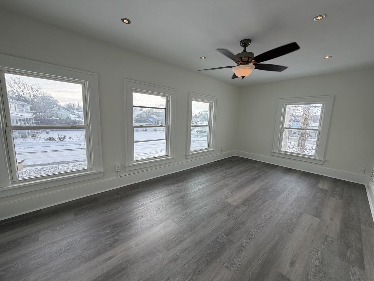 111 E Eckman St #NA - Photo 6 of 13