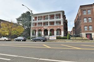 featured image of 209 W 5th Ave #203