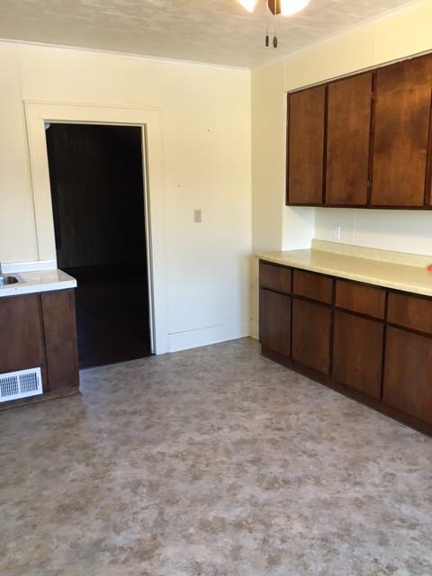 1018 Lockwood St #3 - Photo 4 of 6