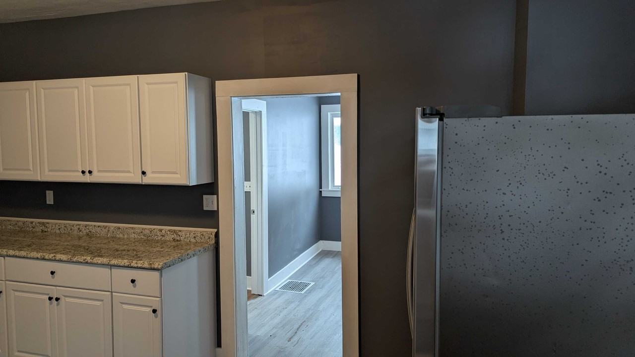 812 E 3rd St #NA - Photo 7 of 39