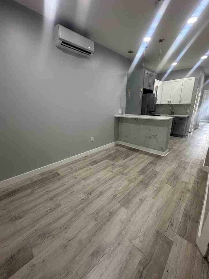 85 Zabriskie St #3 - Photo 5 of 8