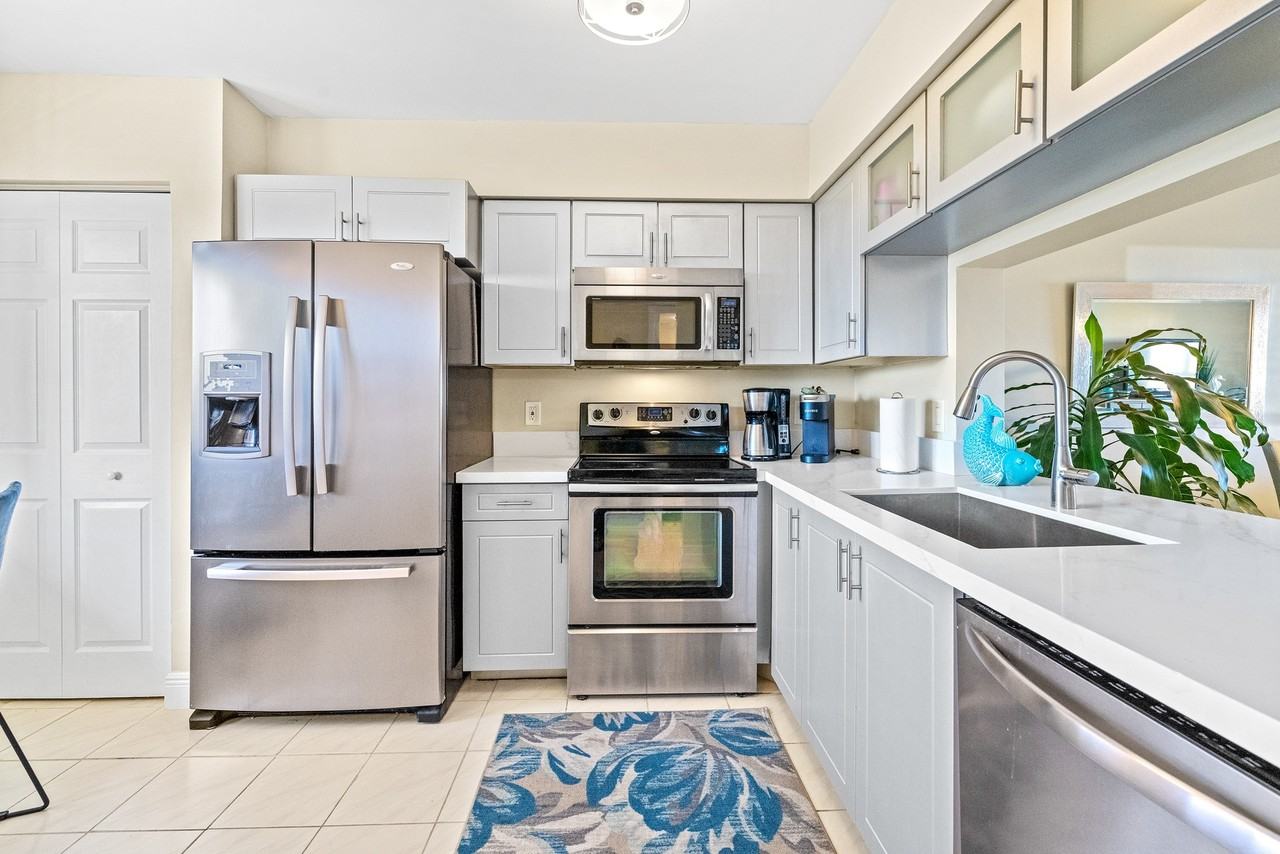 7076 Huntington Ln #802 - Photo 2 of 12