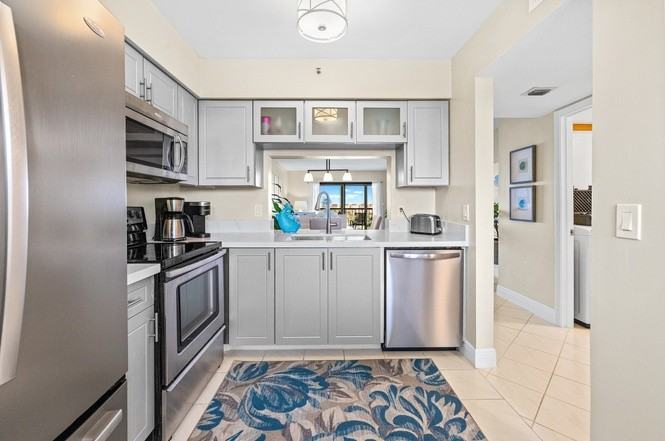 7076 Huntington Ln #802 - Photo 3 of 12