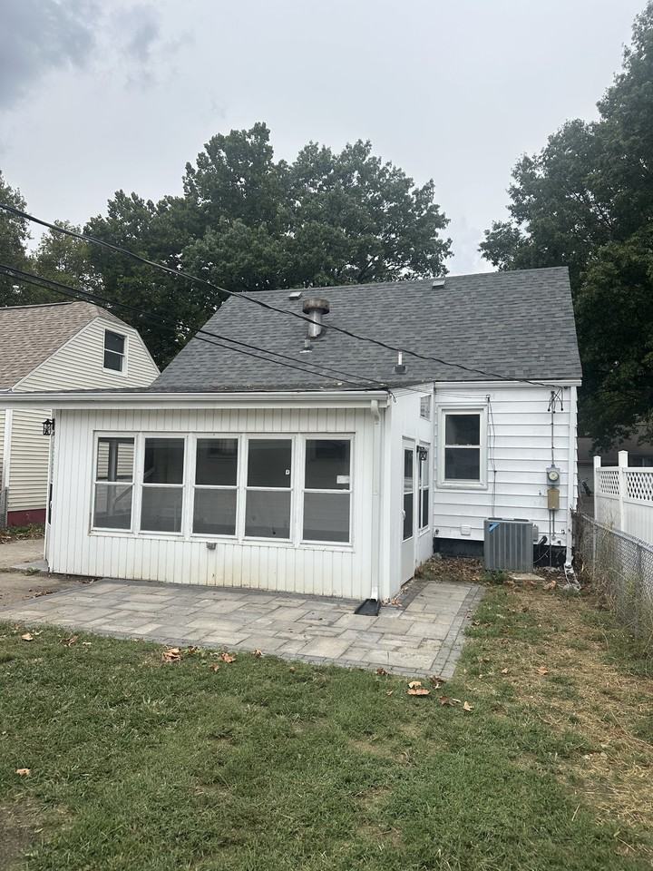 2052 N 20th St #NA - Photo 2 of 14