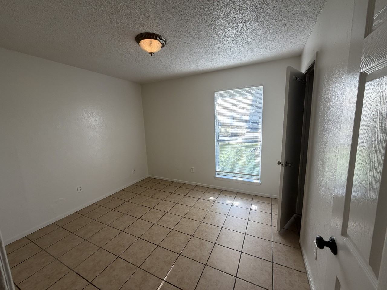 501 Plantation Dr #1 - Photo 3 of 13