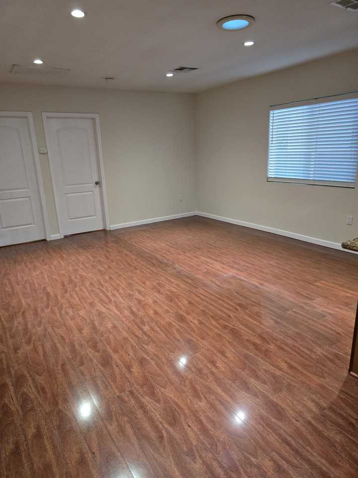 1010 Florence Pl #1012 - Photo 4 of 12