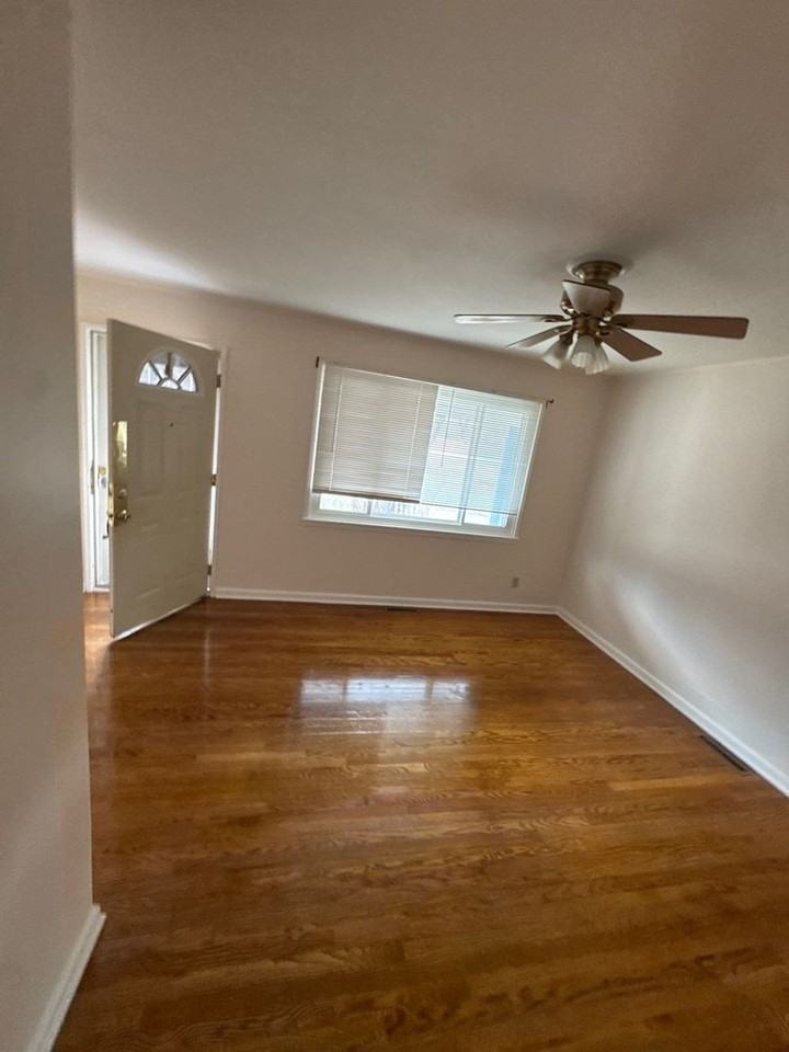 11508 E 51st St - Photo 3 of 35