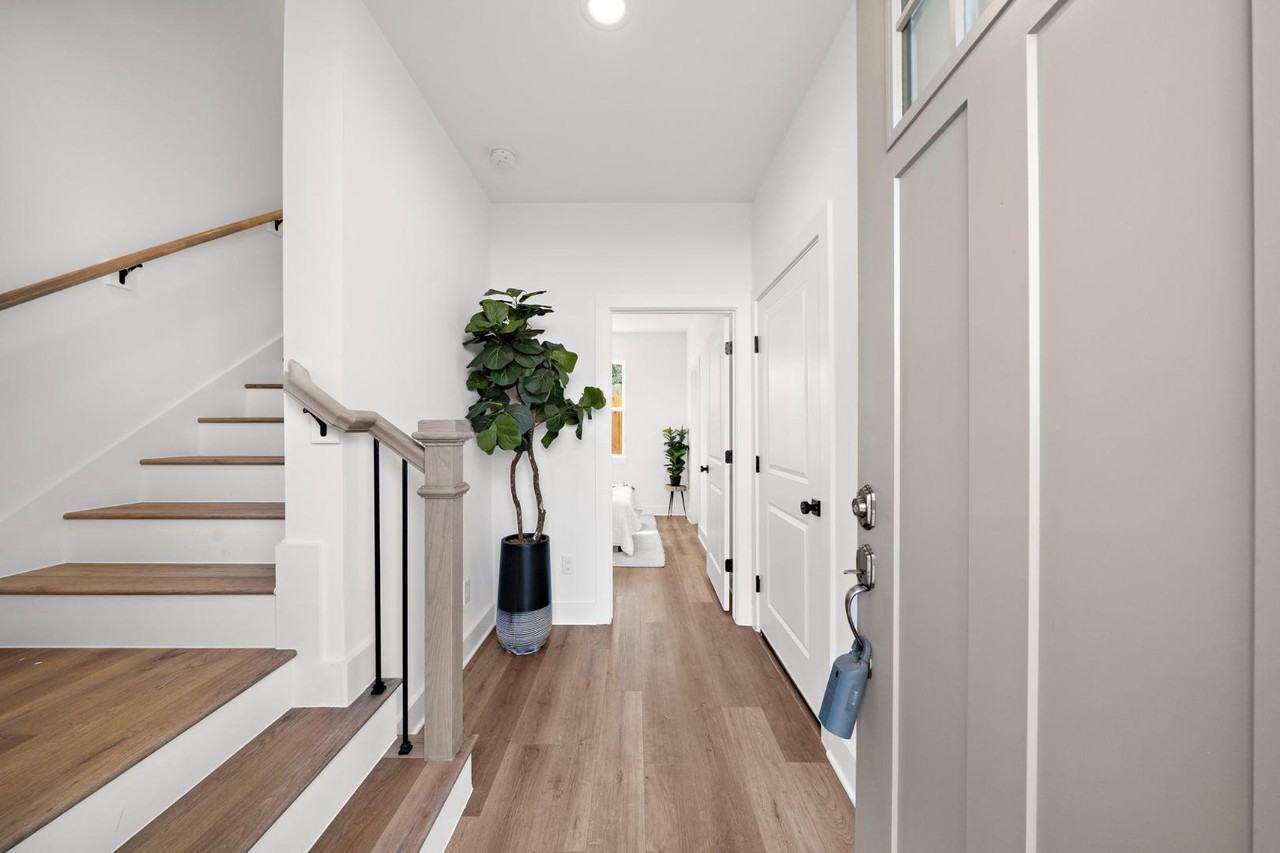 835 Elkhart St Unit D - Photo 2 of 20