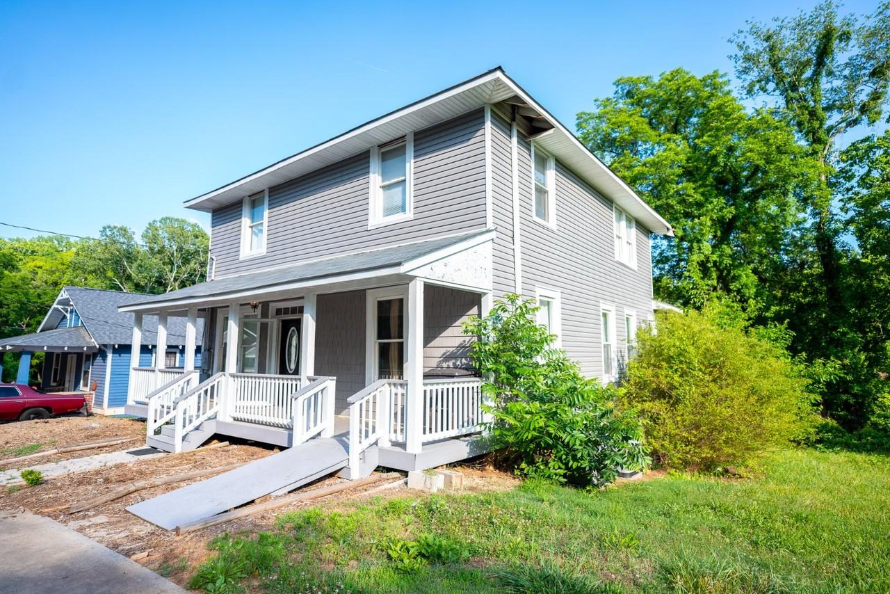 146 E Bell St - Photo 2 of 10