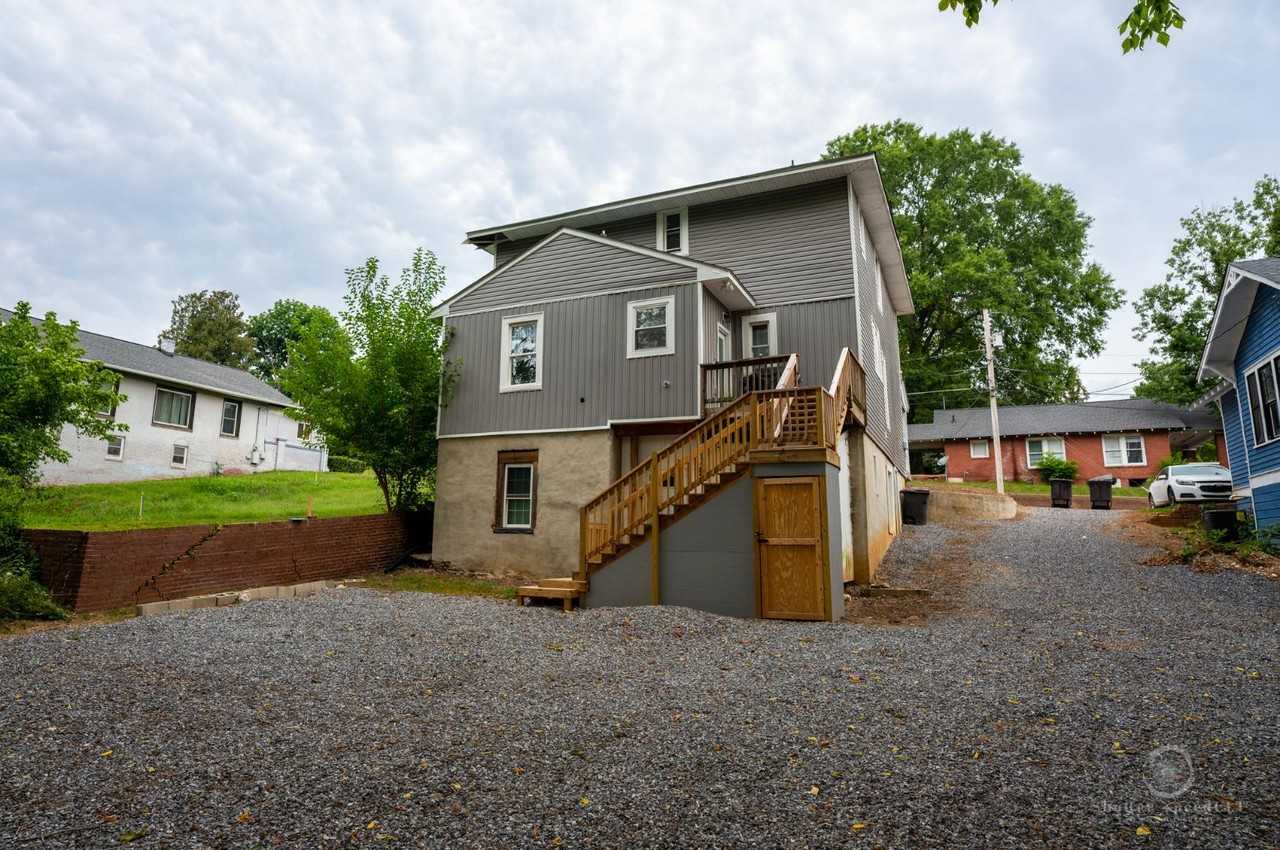 146 E Bell St - Photo 4 of 10