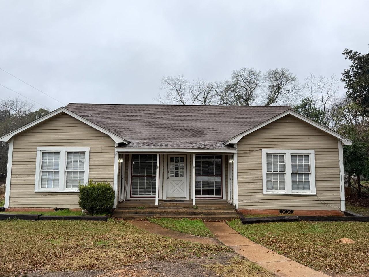 2021 Center Rd - Photo 2 of 11