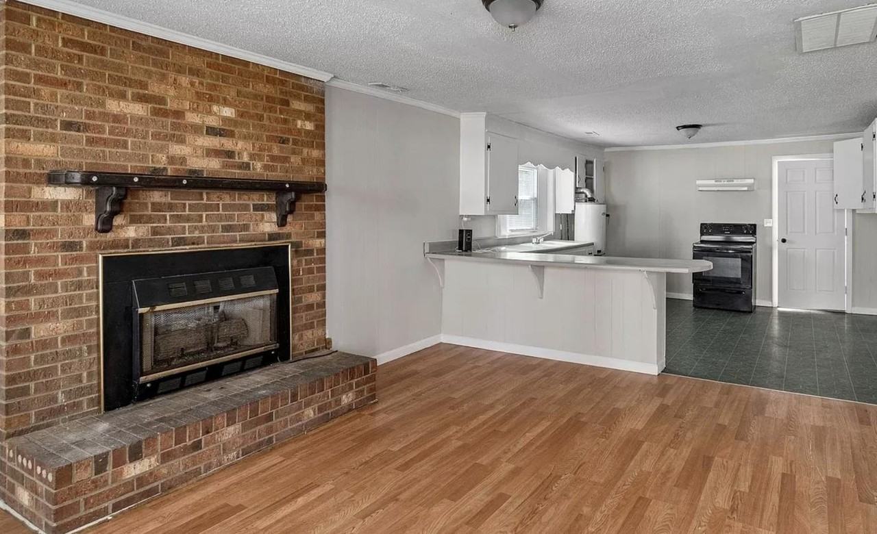 1605 Collinston Dr - Photo 4 of 10