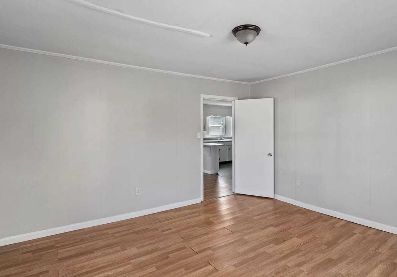 1605 Collinston Dr - Photo 7 of 10