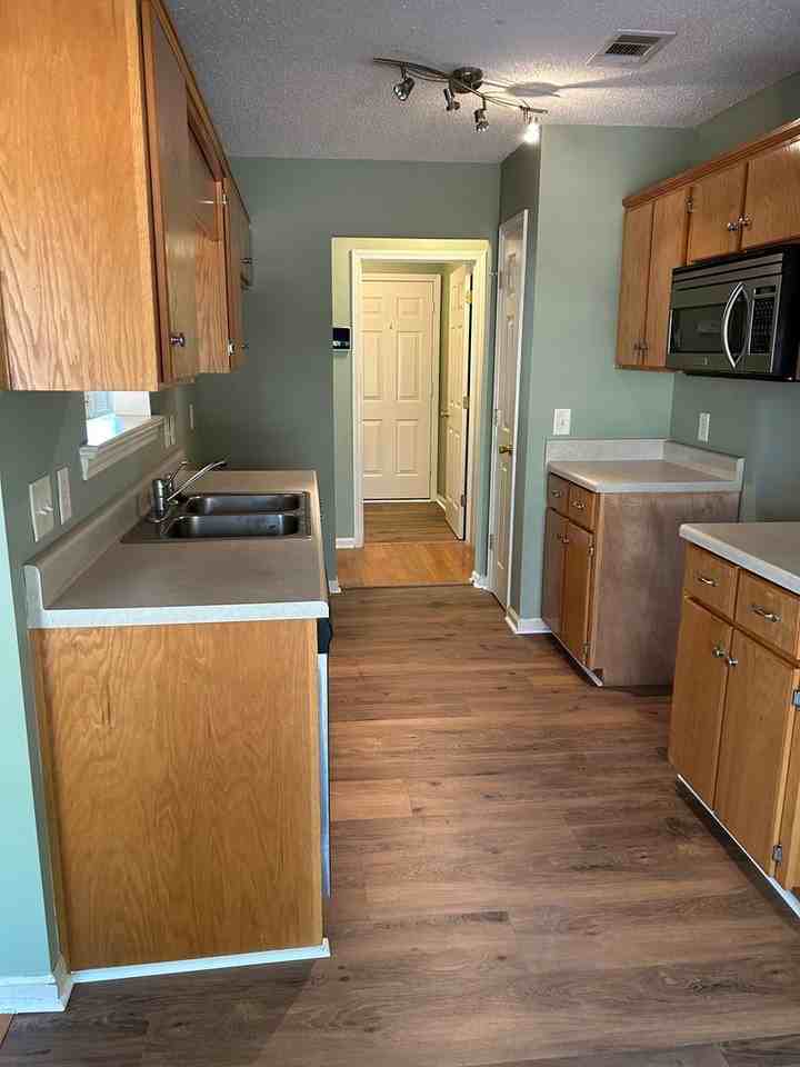 10 Carlisle Ln - Photo 3 of 22