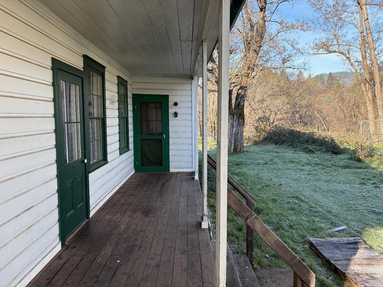 260 Mill St - Photo 3 of 11