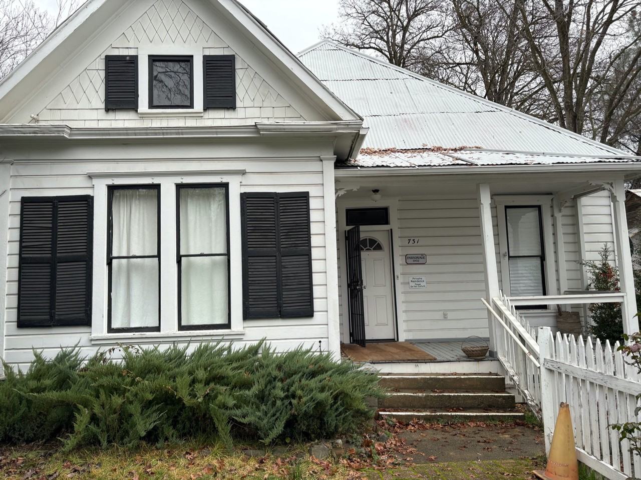 731 Main St - Photo 2 of 11