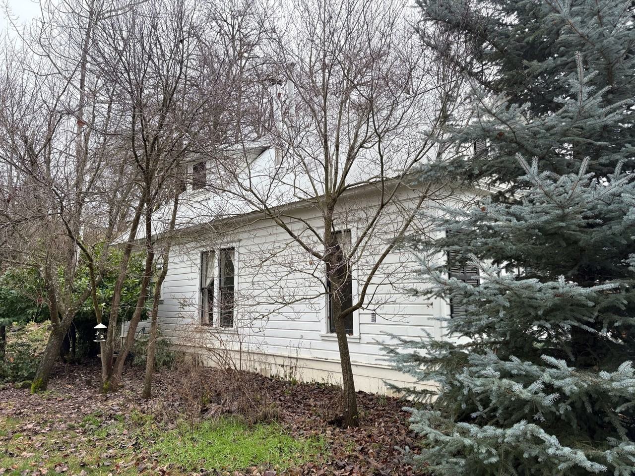 731 Main St - Photo 3 of 11