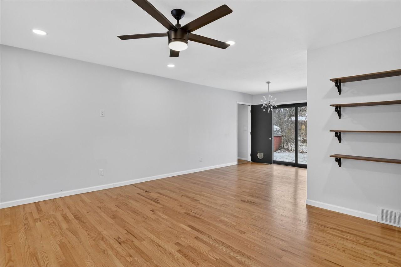 4605 Macky Way - Photo 4 of 17