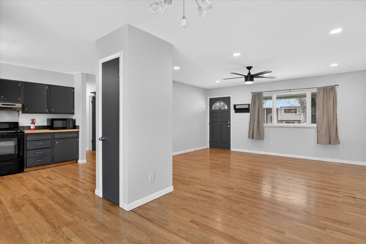 4605 Macky Way - Photo 6 of 17