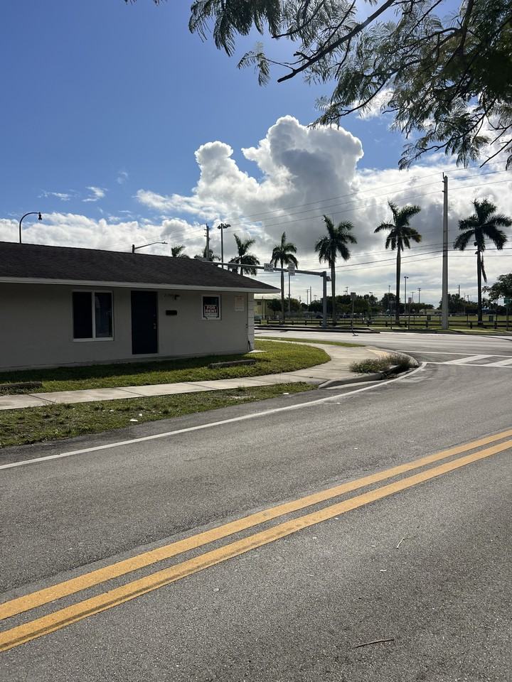 21591 Sw 115th Ave #21595 - Photo 3 of 11