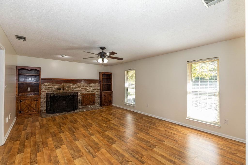 404 E 1st St #1 - Photo 6 of 21