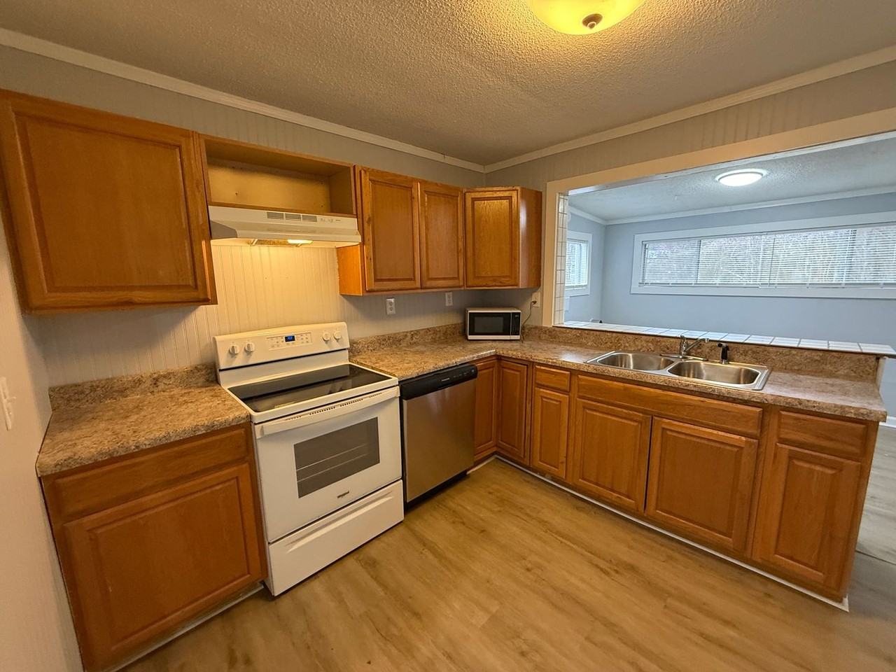 456 Warren St - Photo 6 of 20