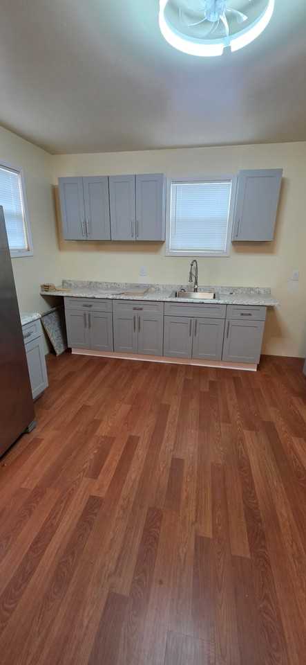 400 N Dillard St #NA - Photo 2 of 8