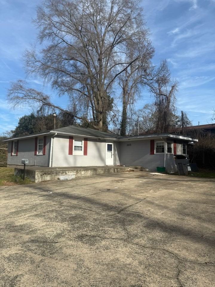 2615 Kenhill Dr - Photo 2 of 5