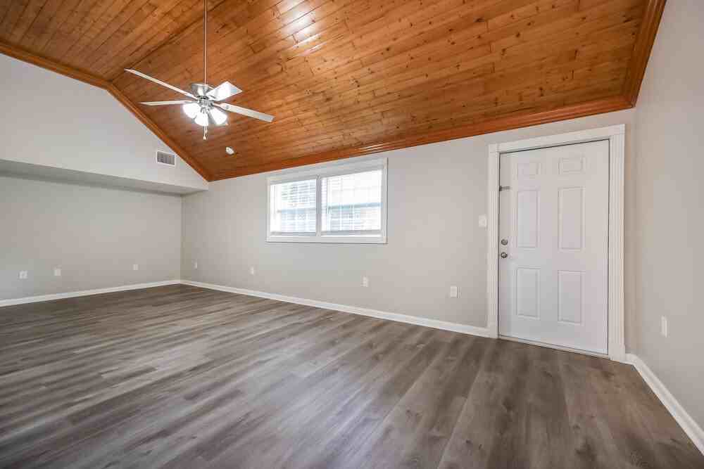 104 First Street Ct - Photo 4 of 17