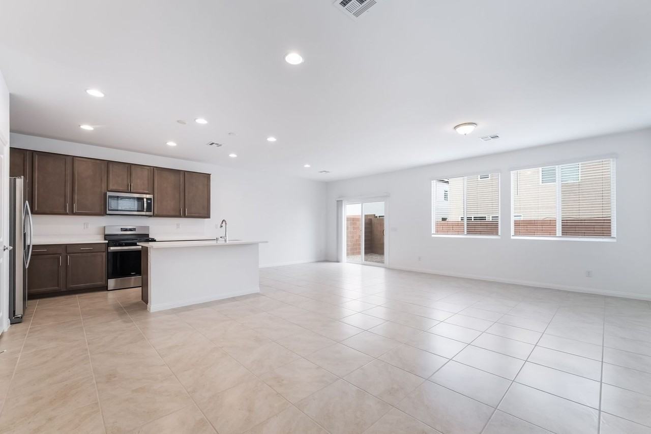 8124 Beebrush Ct - Photo 3 of 24