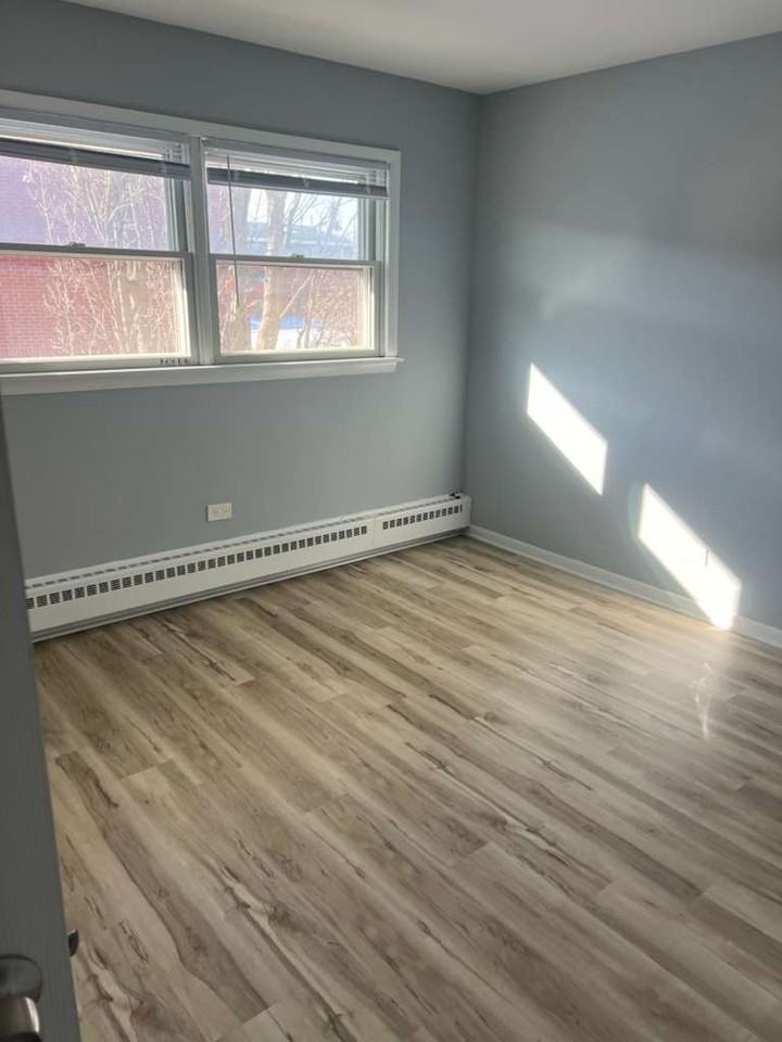 390 Executive Dr #302 - Photo 5 of 8